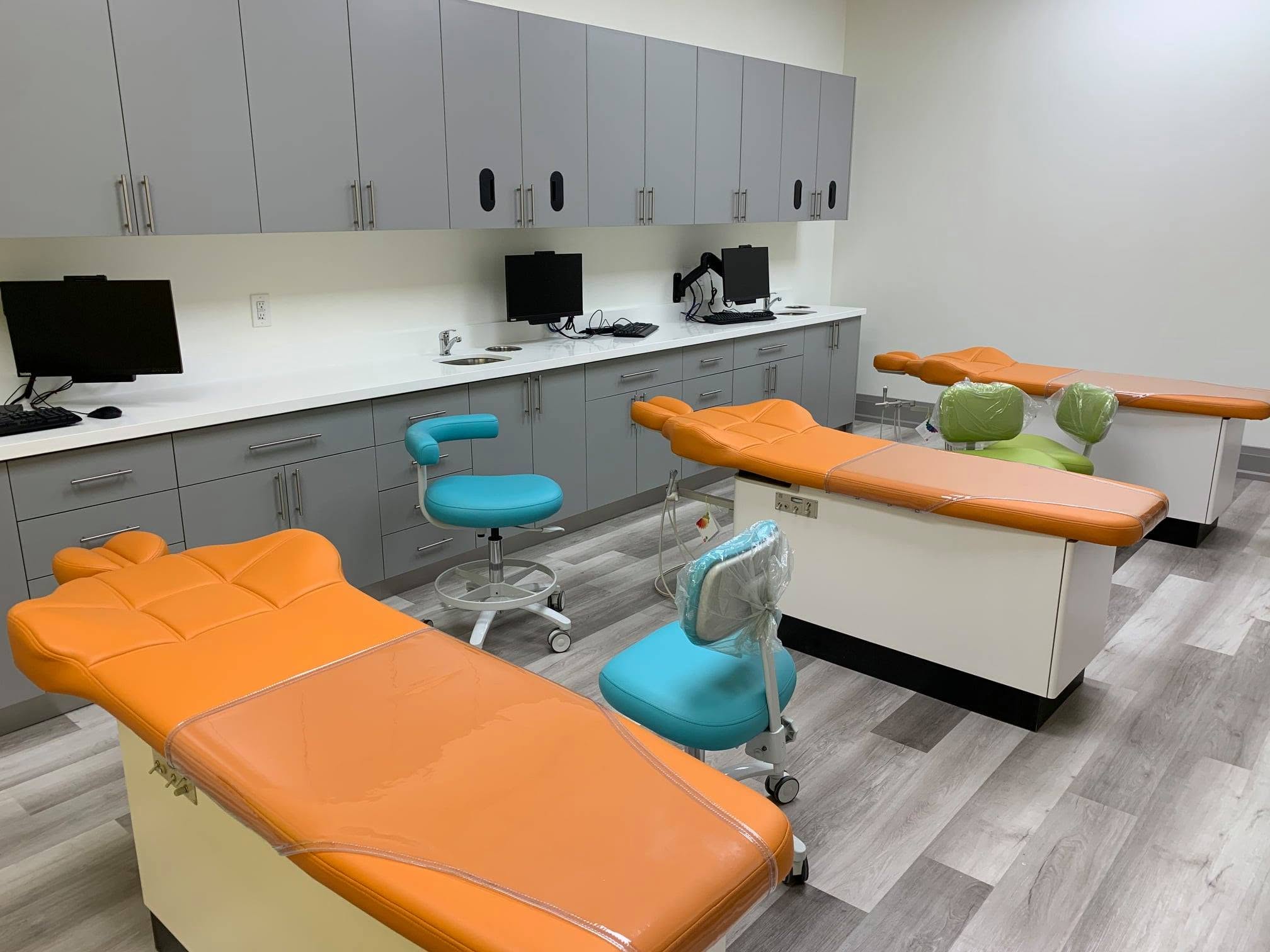 Multi-chair specialty dental treatment area